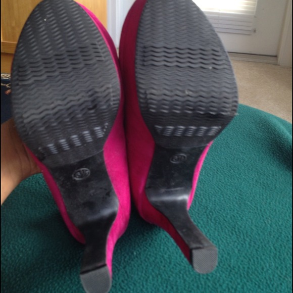 💢Sold💢Mossimo  Raspberry Platform Heels. 6.5 - Picture 3 of 3