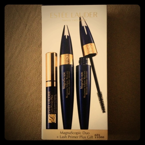 2 MagnaScopic mascaras and 1 lash primer