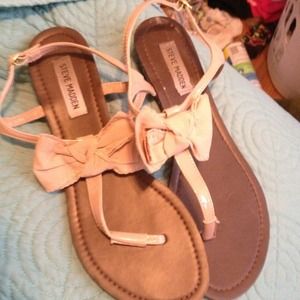 Steve Madden Bow T-strap sandals