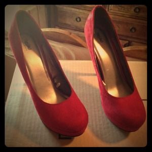 NWOB red heels 8.5 reserved