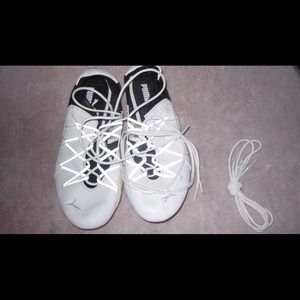 White Puma lace up shoe
