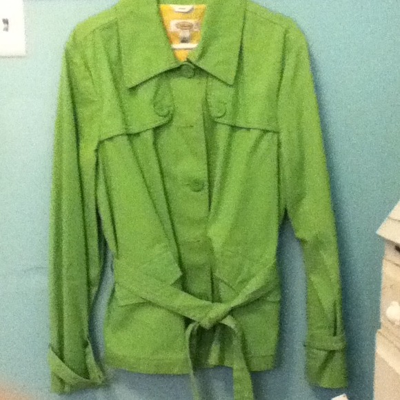 Green trench coat !