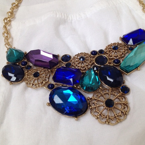 🌈SOLD🌈blue tone mix jewel statement necklace. - Picture 2 of 3