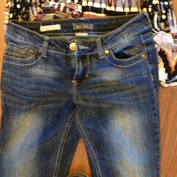 Decree boot cut jeans. Cute pockets and dark wash