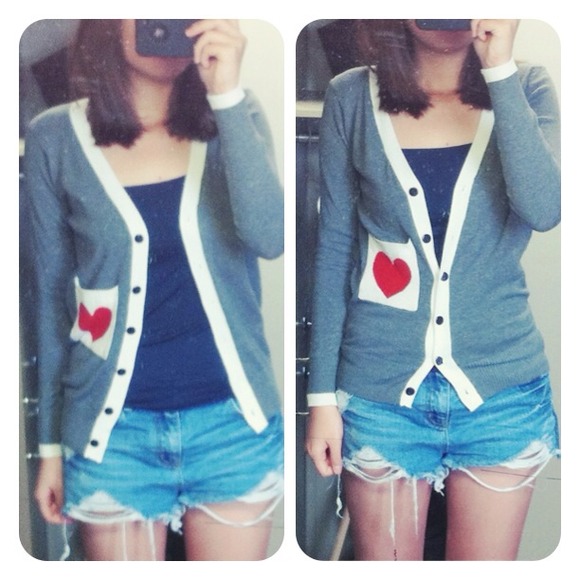 💢SOLD💢Dark gray w heart pocket sweater