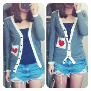 💢SOLD💢Dark gray w heart pocket sweater