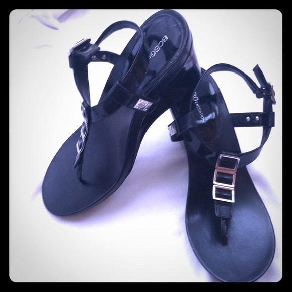 Chic sandals.