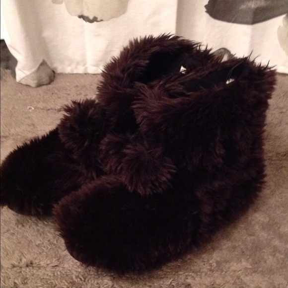 Shoes - NWT big furry slippers!