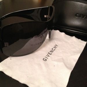 ❗Reduced❗Givenchy glasses