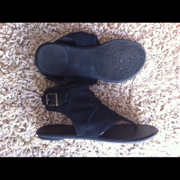 BLACK SANDALS ! - Picture 4 of 4