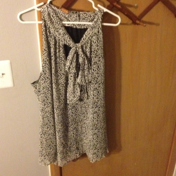 2XL Sleeveless Blouse with polka dot pattern - Picture 1 of 4