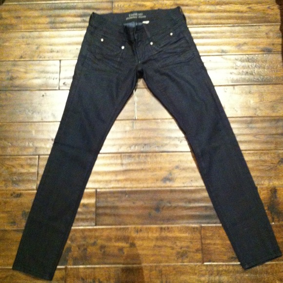 Bebe jeans size 27. Never worn.