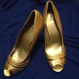 Hot!!! Gold Peep Toe pumps-Bakers- REDUCED✂