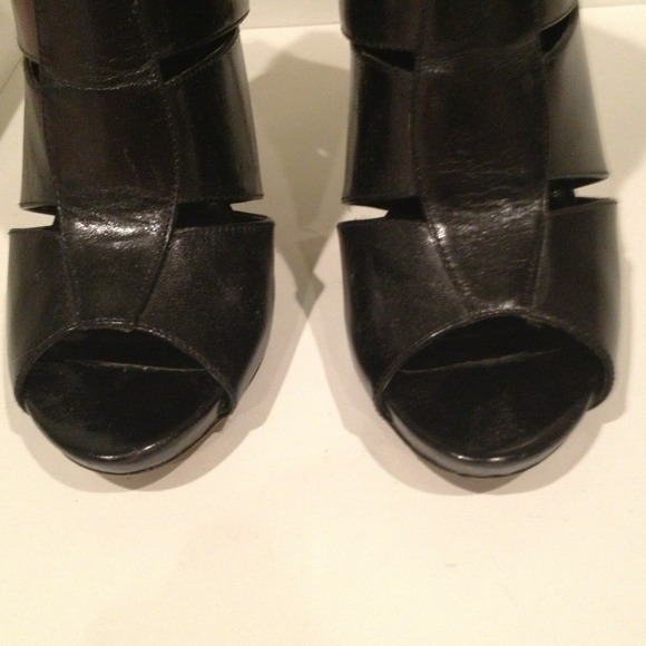 Open toe booties - Picture 2 of 2