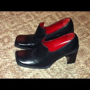 SOLD- Black shoes with heel