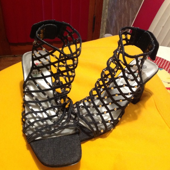 Shoes - Picture 2 of 4