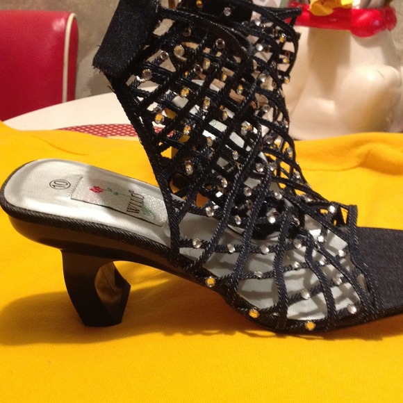 Shoes - Picture 3 of 4