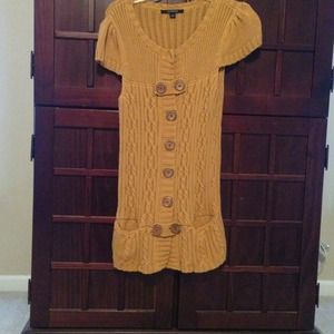 Yellow short sleeve sweater