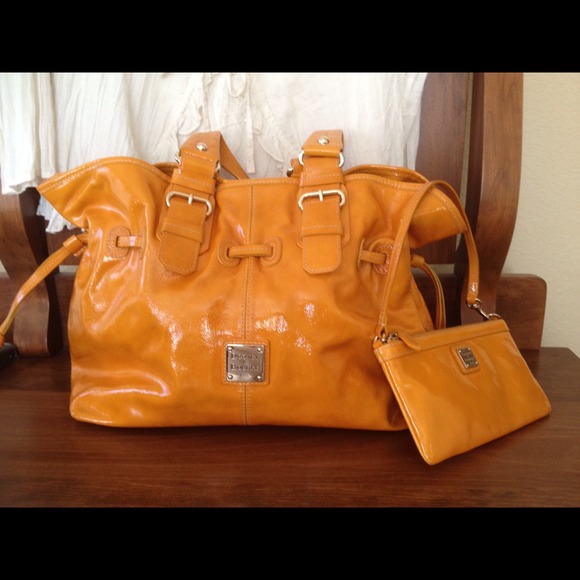 👜SOLD!👜-Large patent leather Dooney & Bourke bag