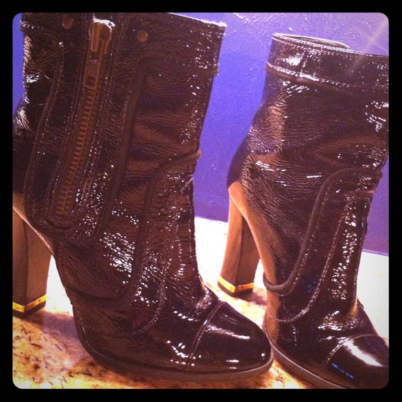 Gianni Bini blk patten leather ankle boots-sz. 6