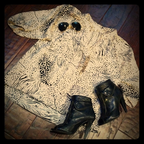 Silence & Noise cream & black top-size XS