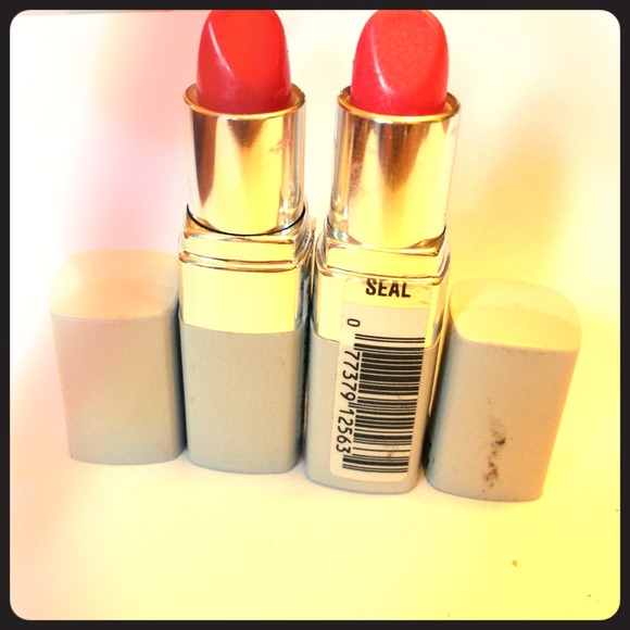 🔴SOLD🔴BRAND NEW!!! Almay lip sticks