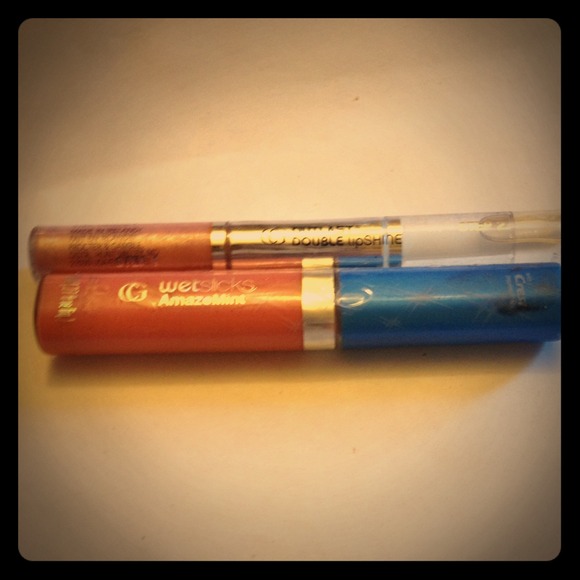 🔴SOLD🔴BRAND NEW!!! Cover girl lip gloss