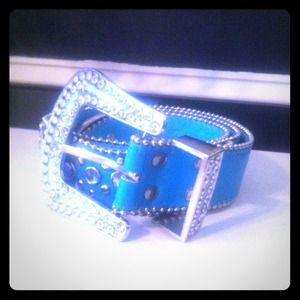 Blue diamond buckle belt!