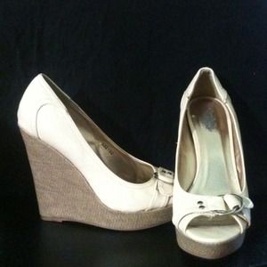 🌟🌟Reserved🌟🌟Cutout Peep-Toe Wedge