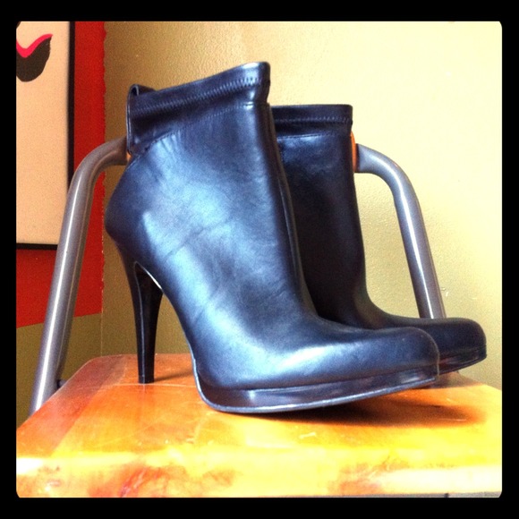 RESERVED Nine West Leather Bootie Heels