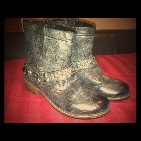 Grey/pewter booties. FINAL reduction.