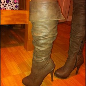 Beautiful boots worn twice!