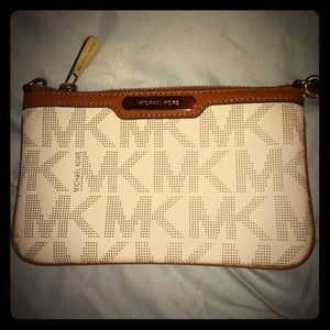 Michael Kors Clutches & Wallets - Michael Kors Wristlet Michael Kors Clutches & Wallets - Michael Kors Wristlet