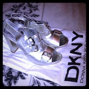 DKNY PUMPS SIZE 7 1/2