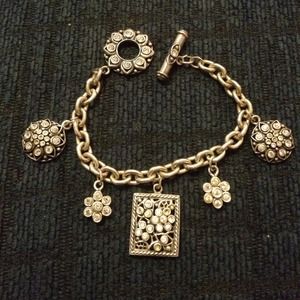 💋$$ REDUCED!💋Silver rhinestone charm bracelet!