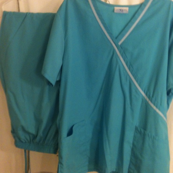 Scrub set