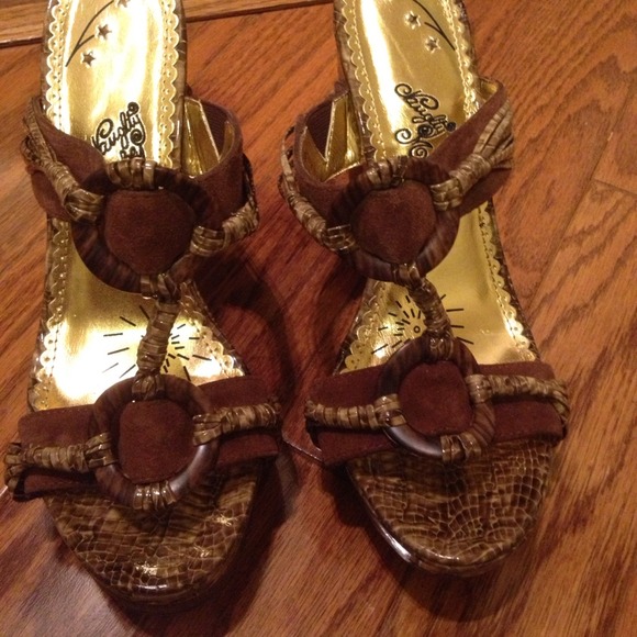 💥💥BUNDLED!!💥💥Naught Monkey wedge sandals