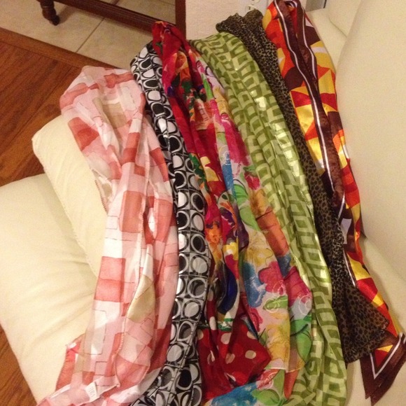 💋💋Bundled!!💋💋7 silky scarves
