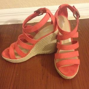 Mossimo Perri Wedge