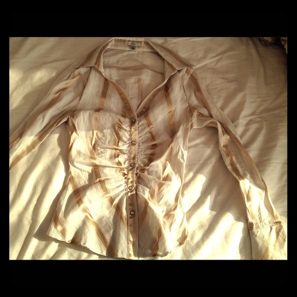 Cache button up