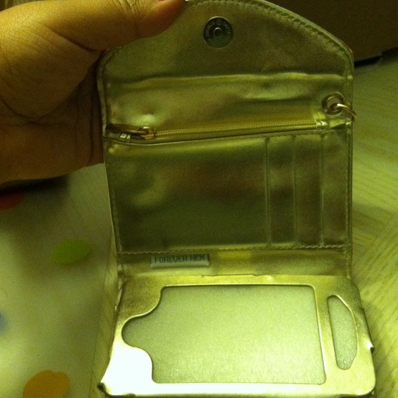 🎀statement piece  wallet /Case🎀 - Picture 2 of 4