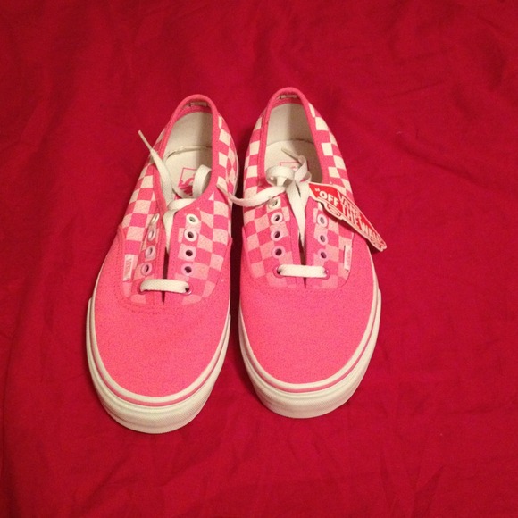 💥💥SOLD!!!! New pink checkers and solid tennis