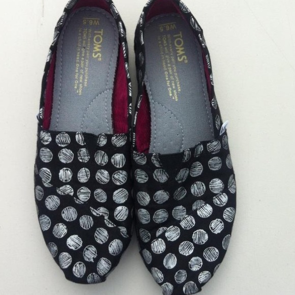 Black polka Dottie toms