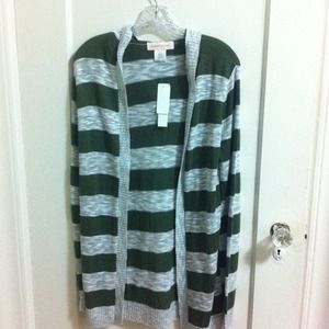 NEVER WORN (tag attached) Light sweater hoodie.