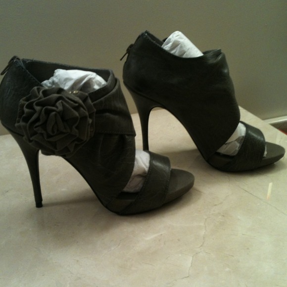 Steve Madden Shoes - PRICED REDUCED! Gorgeous heels - Never worn