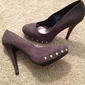 Grey studded pumps