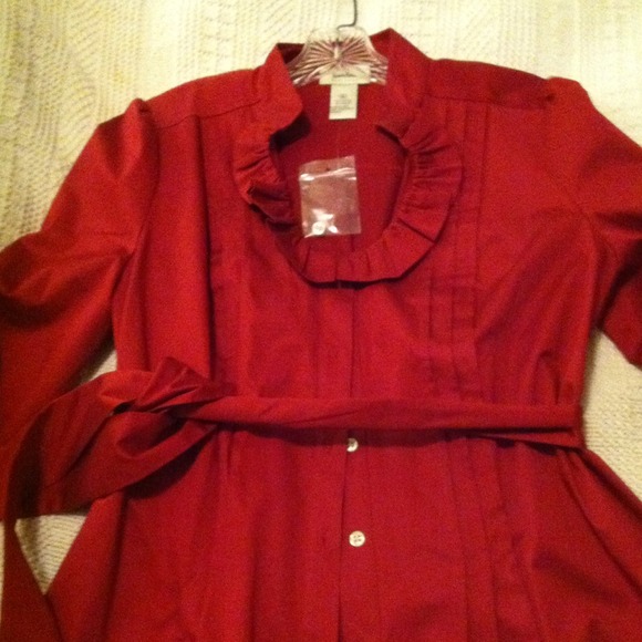 Red blouse. Stunning! - Picture 2 of 2