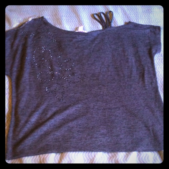 BNWT Gray oversized, off the shoulder shirt!