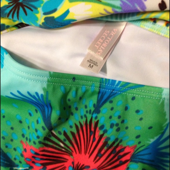 Victoria's Secret push up top bikini 🚫trades - Picture 2 of 3