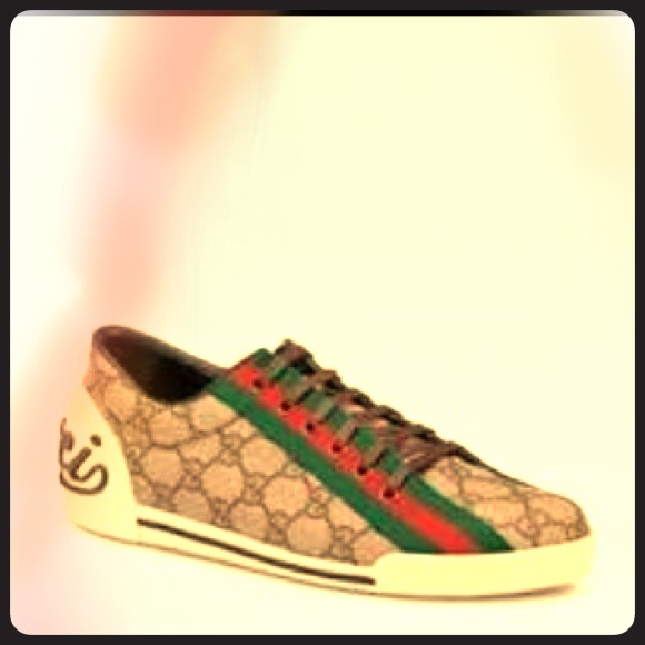 Preowned Authentic Gucci Sneakers -- Size 9